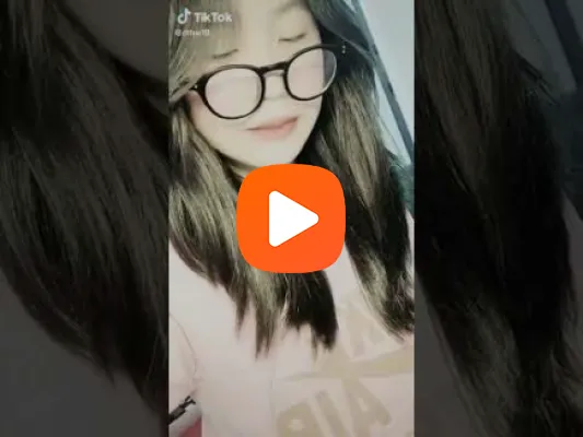 Clip Trà Giang hot tiktoker dán núm trên live stream