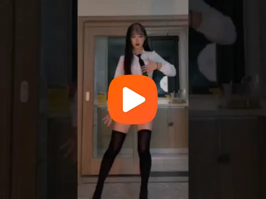 Clip Em sugar baby nhỏ nhắn dễ thương muốn trở thành con đĩ để phục vụ anh