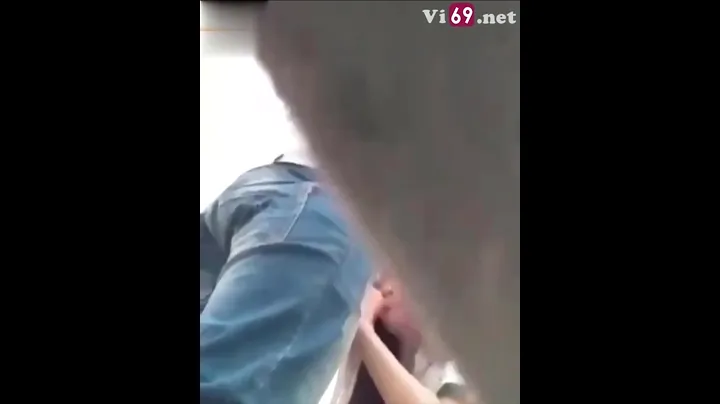 Tình cờ phát hiện cô bạn thân cùng cậu bạn trong trường học