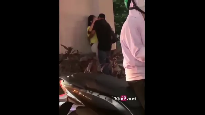 Hai bạn trẻ làm tình giữa phố giờ tan tầm Hà Nội