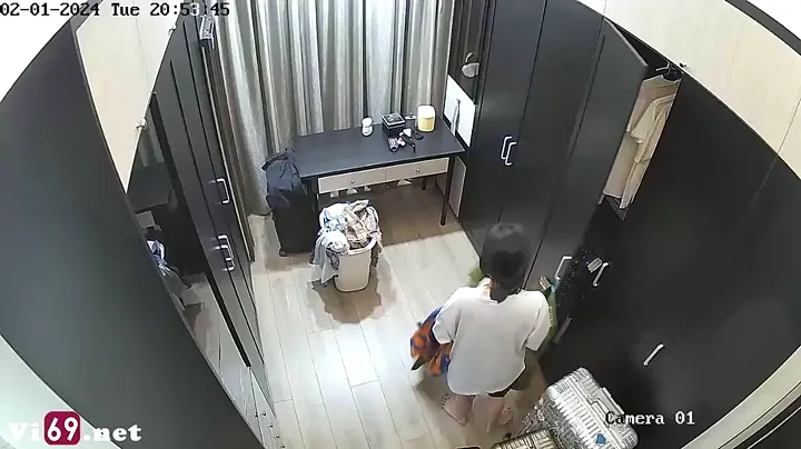 Hai vợ chồng trẻ bị hack camera trong phòng ngủ
