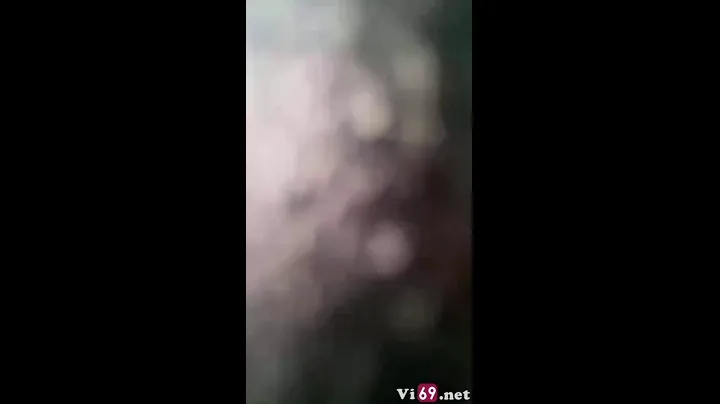 Cô gái chubby và anh chàng ồn ào náo nhiệt