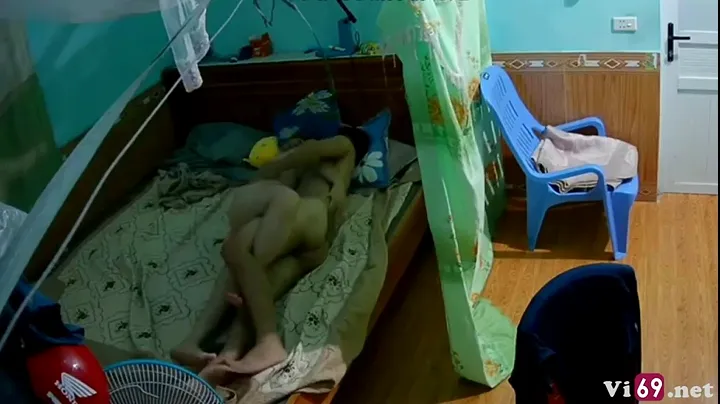 Anh bạn yếu đuối và cô gái xinh đẹp cá tính