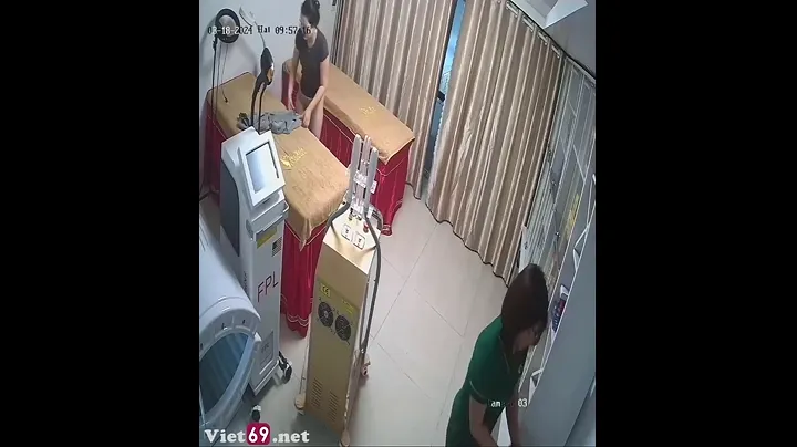 Hack camera spa chị gái vú to bướm múp đi triệt lông