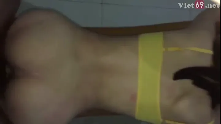 Nhễ nhại mồ hôi với em ngày hè
