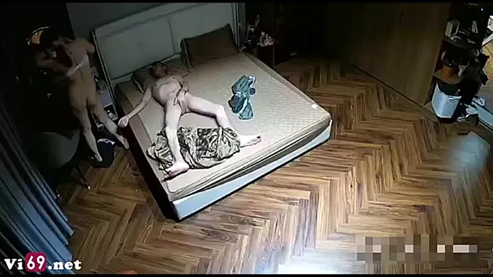 Vợ chồng đại gia trong phòng ngủ bị hack camera