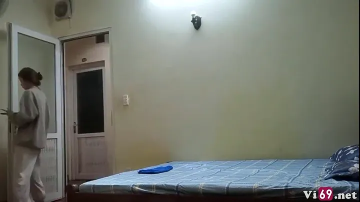 Kỉ niệm gặp gỡ cô gái sinh viên nhỏ nhắn xinh xắn có nụ cười duyên dáng