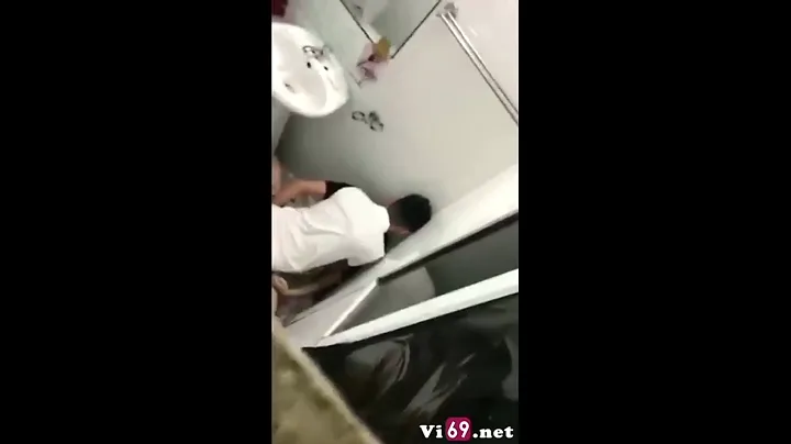 Say rượu khi đi họp lớp được cô bạn thân chăm sóc chu đáo