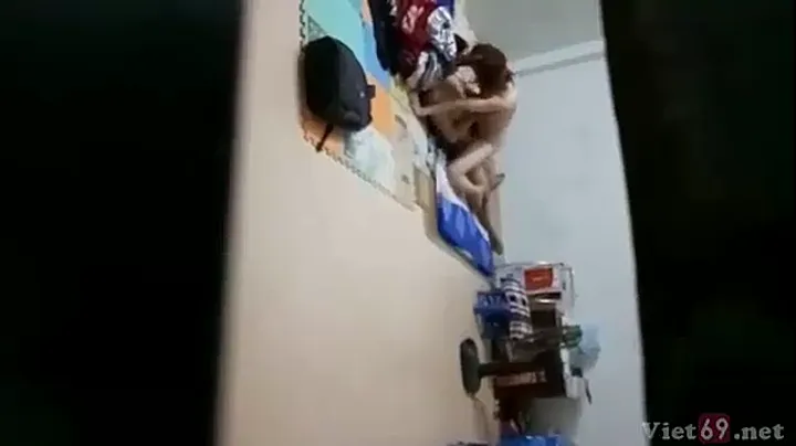 Quay lén em hàng xóm và người tình