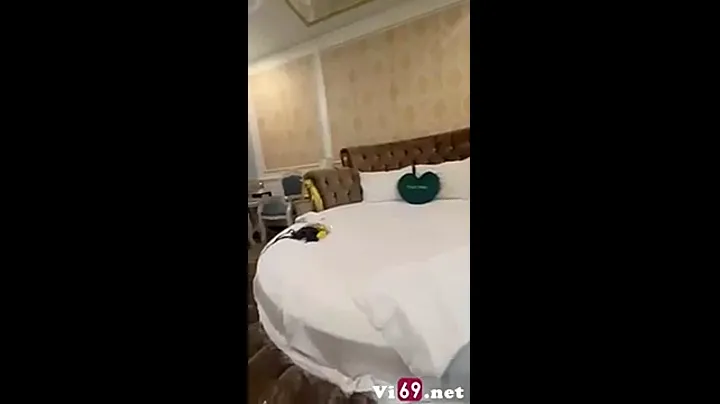 Cô gái xinh đẹp đi Massage yoni