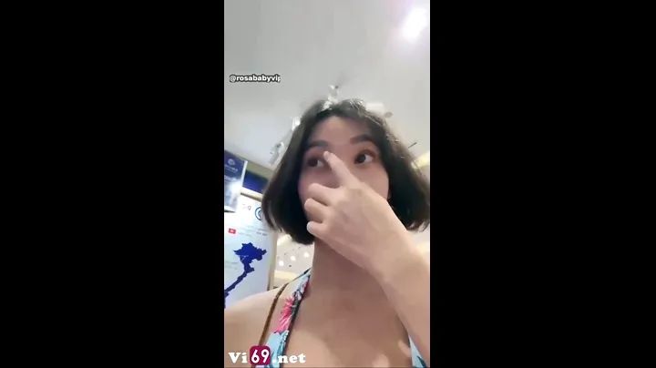 Cô gái xinh đẹp trong TTTM gặp chàng trai tây – rosababyvip