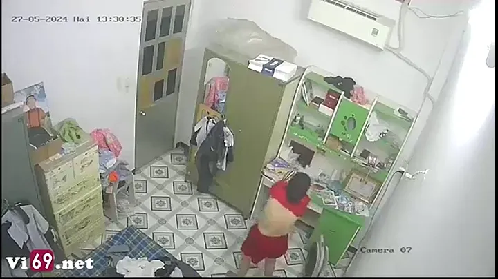 Chị hàng xóm xinh đẹp bên cạnh nhà