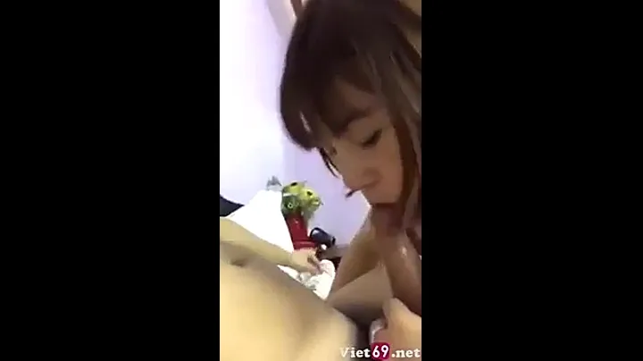 Em gái chiều chuộng bú cu miệt mài