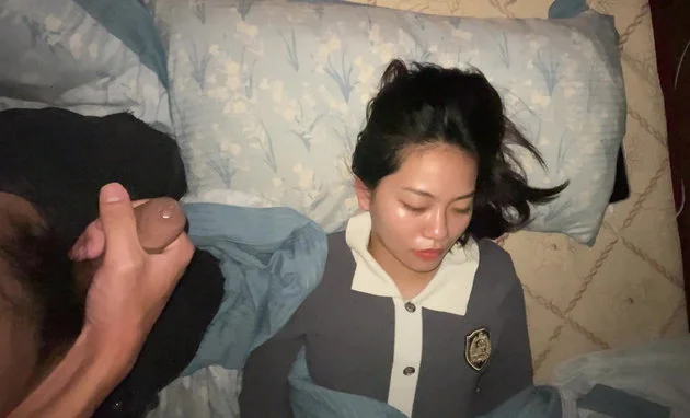Anh chàng lén lút bí mật lúc nửa đêm
